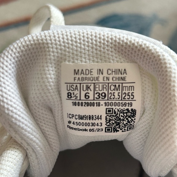 white Reebok sneakers - Picture 6 of 6